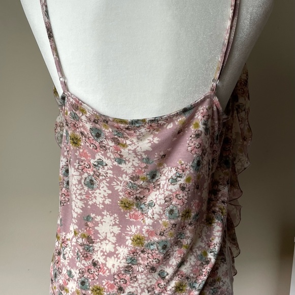 Lauren Conrad Floral Top with adjustable straps. - Picture 2 of 6